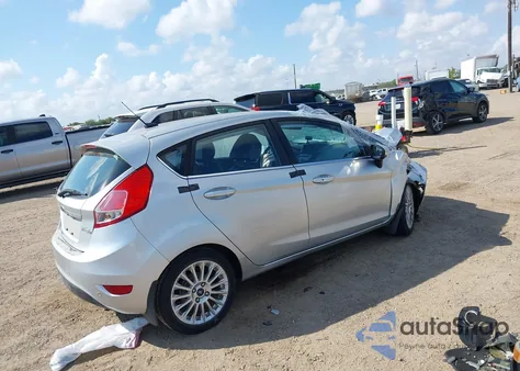 2014 Ford Fiesta Titanium z USA, uszkodzony, nr VIN 3FADP4FJ1EM113793